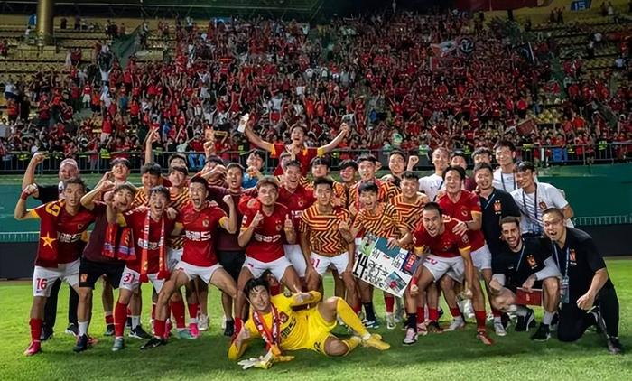 开云体育直播平台-包含广州恒大连胜被终止，球队主帅寻求应对之策的词条